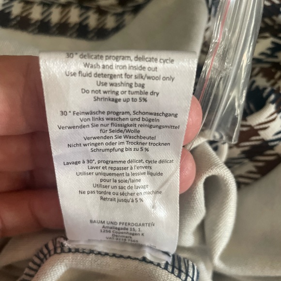 BAUM UND PFERDGARTEN
Houndstooth Print Knee-Length Dress - Picture 12 of 12